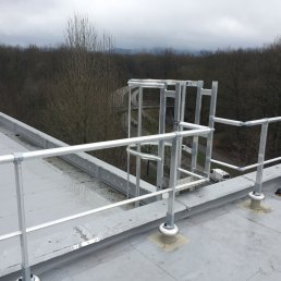 Dachgeländer VBE auf Stahltrapezblech mit Dämmung